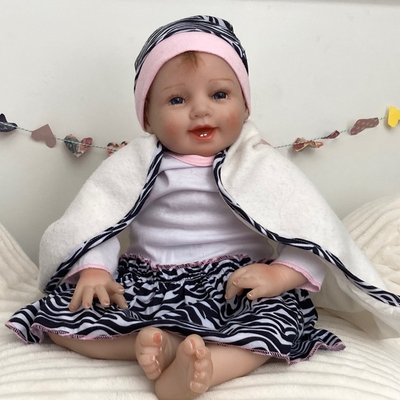 Ashton Drake lifelike baby doll - Shiloh - Picture 1 of 5